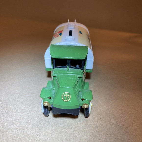 Ertl Metal 1926 Mack Bulldog Castrol Motor Oil Delivery Truck Bank Semi W/ Key - Picture 2 of 4